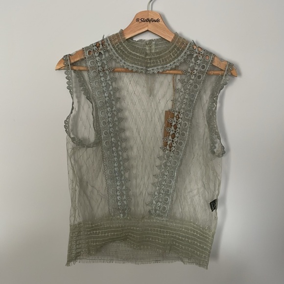 POL Sheer Antique Style Lace Sleeveless Top - Cream and Blue- Size Small- NWT - Picture 9 of 10